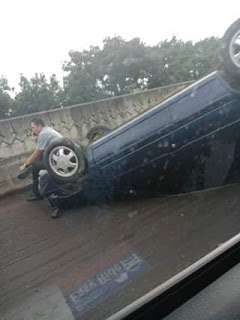 Deretan orang-orang santuy tingkat dewa dalam sebuah kecelakan